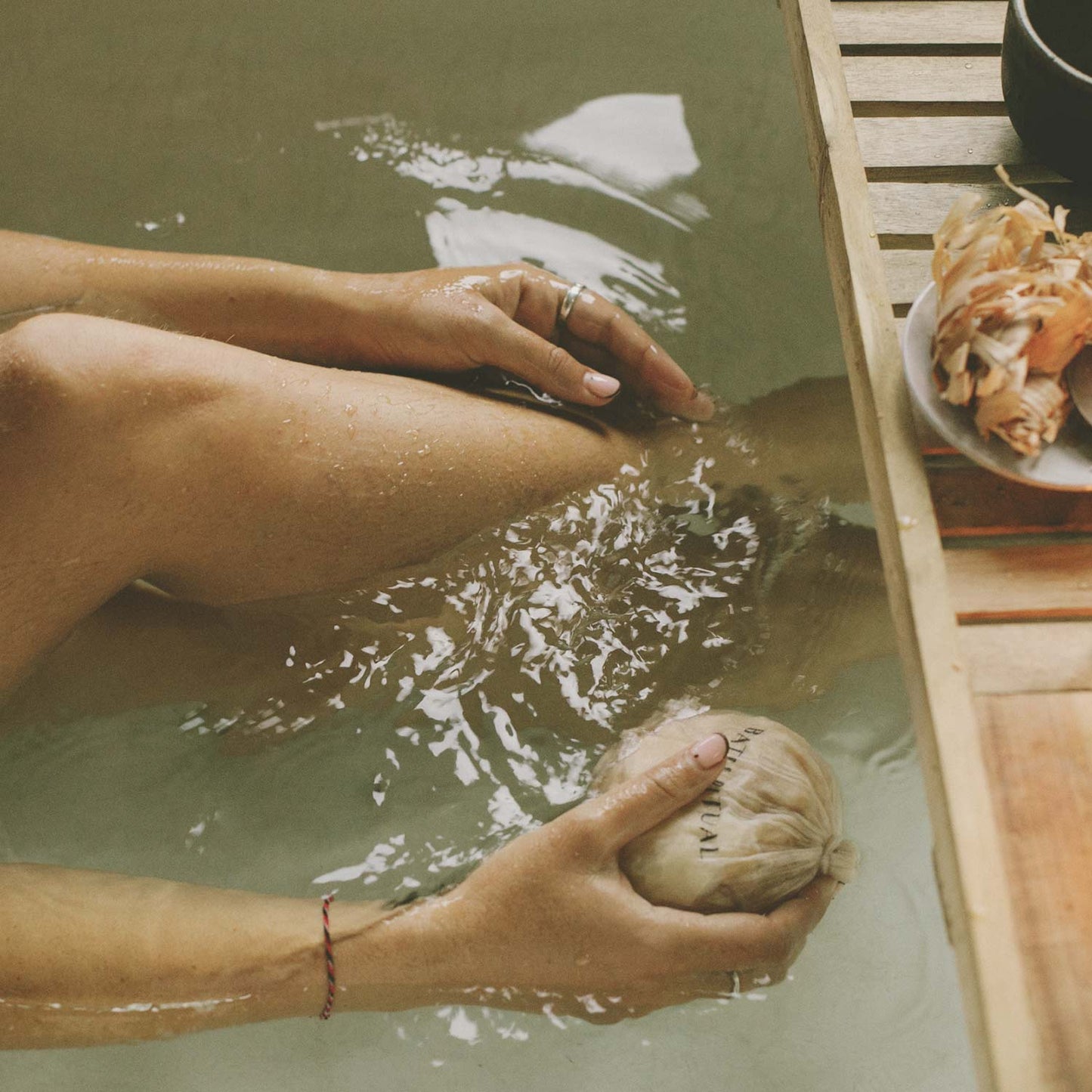 Palo Santo Bath Flakes