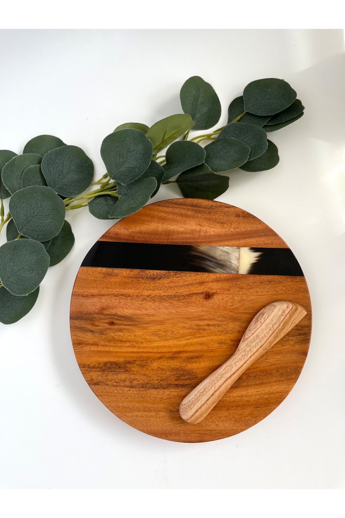 Round Cheese Board with Spreader - The Leafy Branch