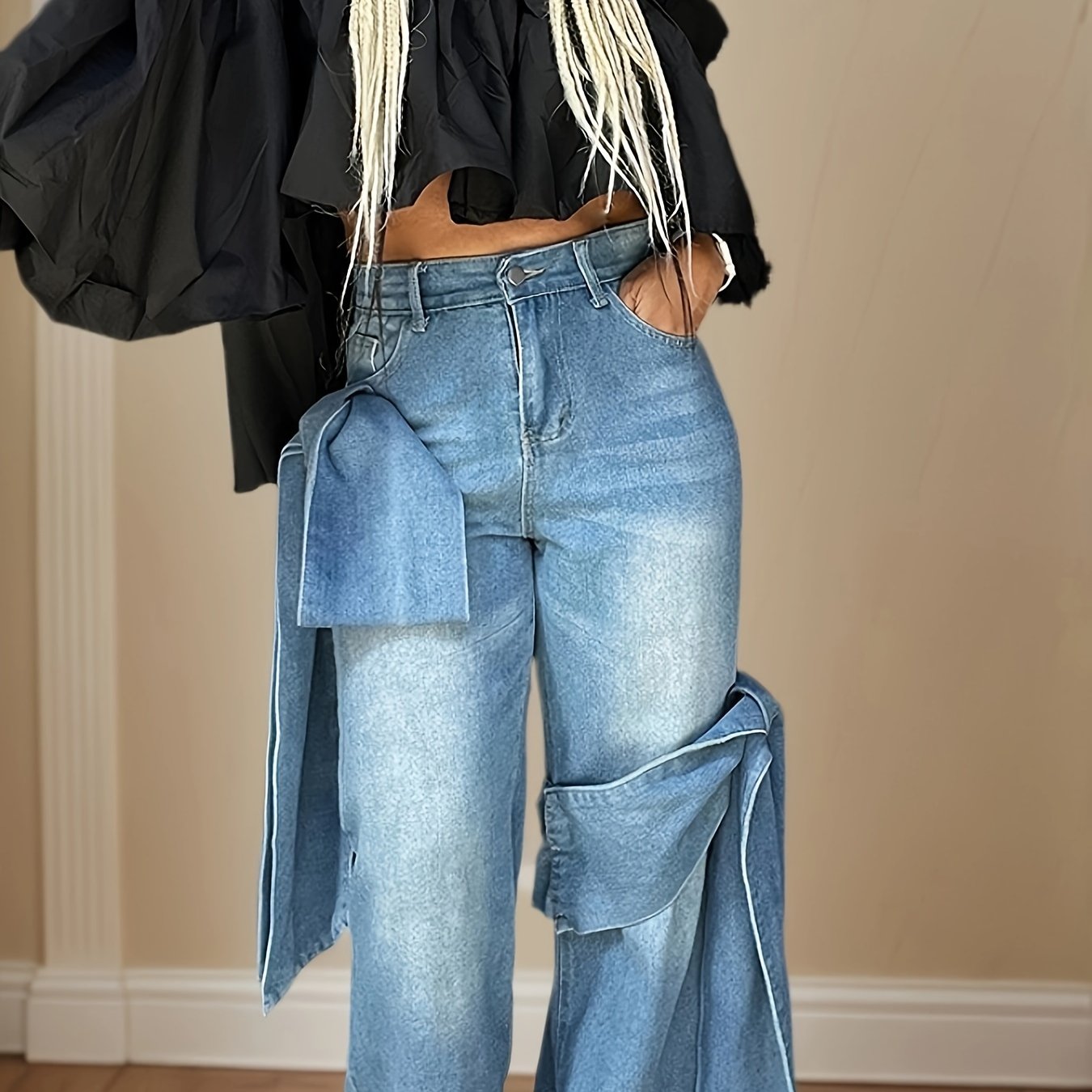 Blue wide leg jeans, bow-tie on both sides of the design sense, leisure out four seasons