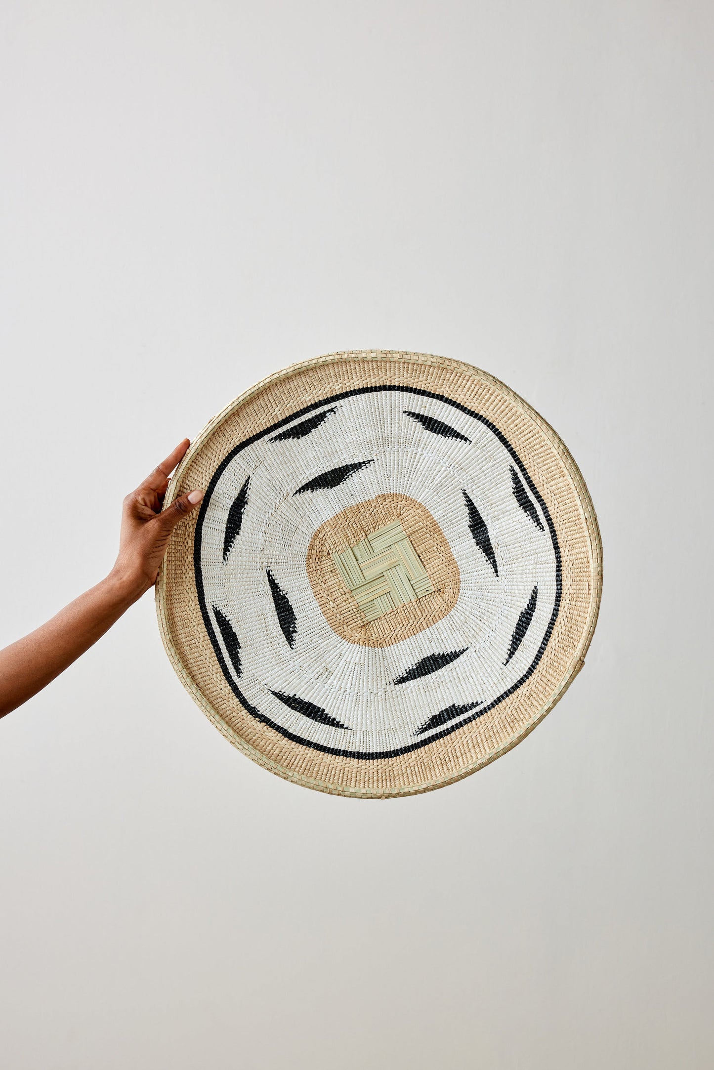 Nolyia White Flat Basket - The Leafy Branch