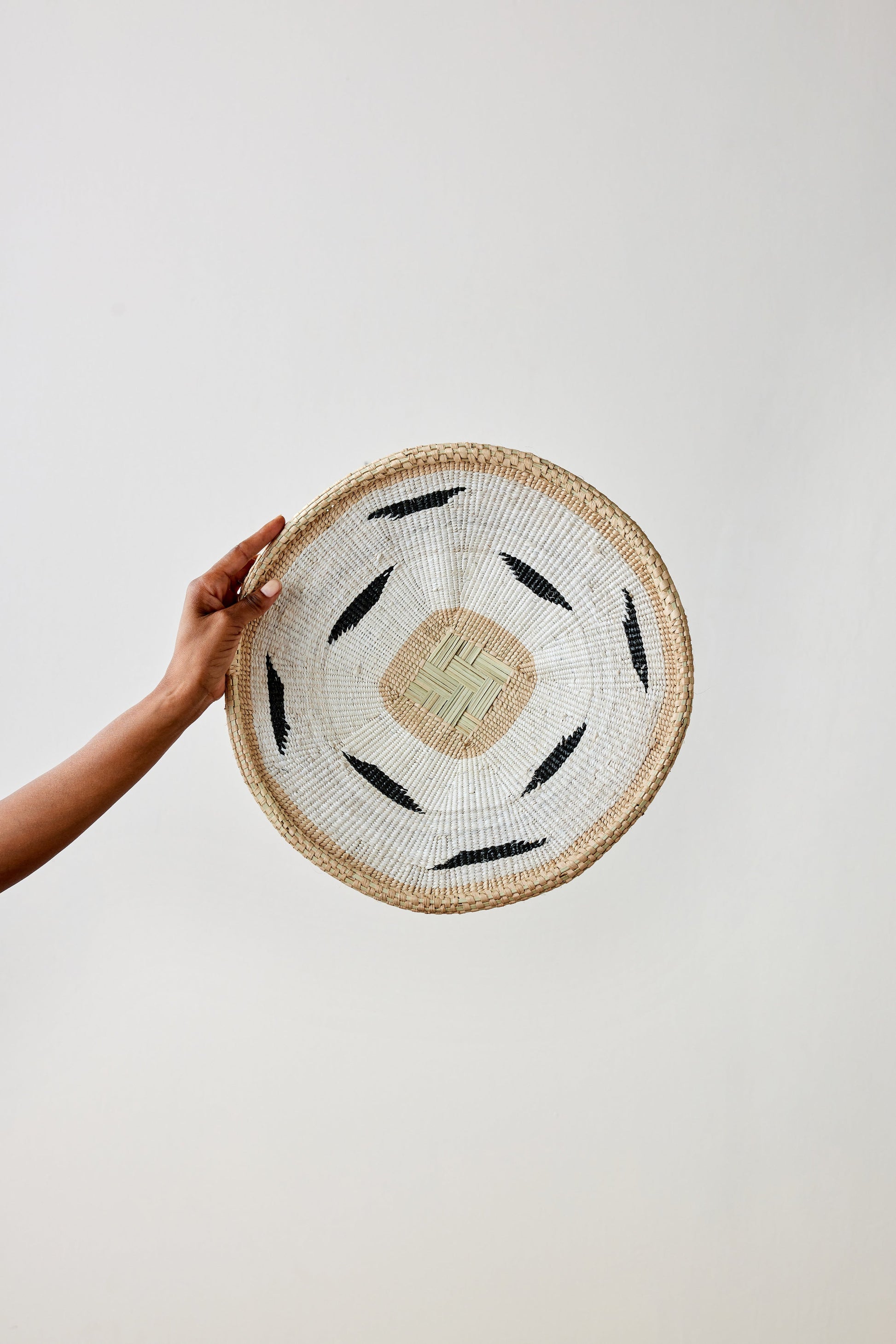 Nolyia White Flat Basket - The Leafy Branch