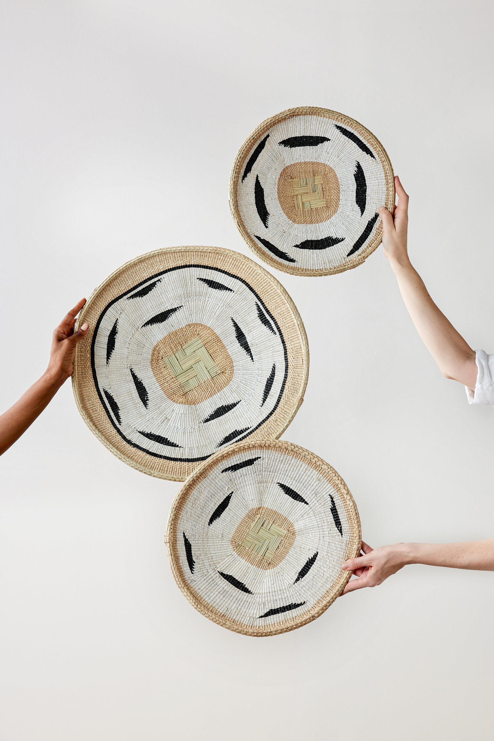 Nolyia White Flat Basket - The Leafy Branch